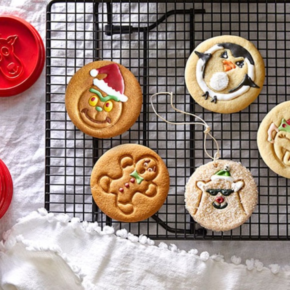 7 Piece Pampered Chef Set of Christmas Cookie Cutters - Picture 4 of 4